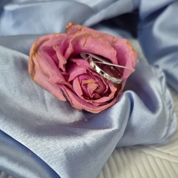 925 Sterling Silver Ring | Size 7 AAA Cubic Zirconia |Minimalist Stackable Band - Picture 5 of 5